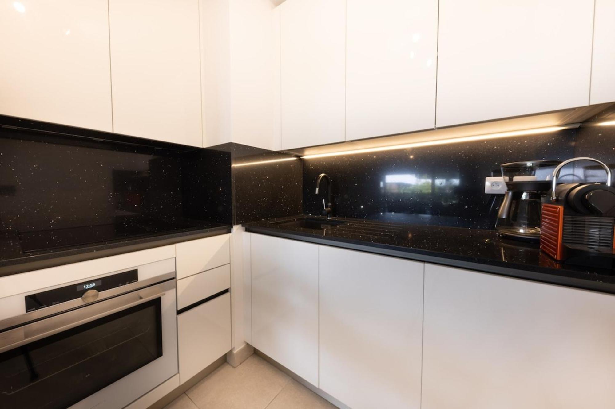 06ah - Superb Waterfront T2 - Swimming Pool Apartment *