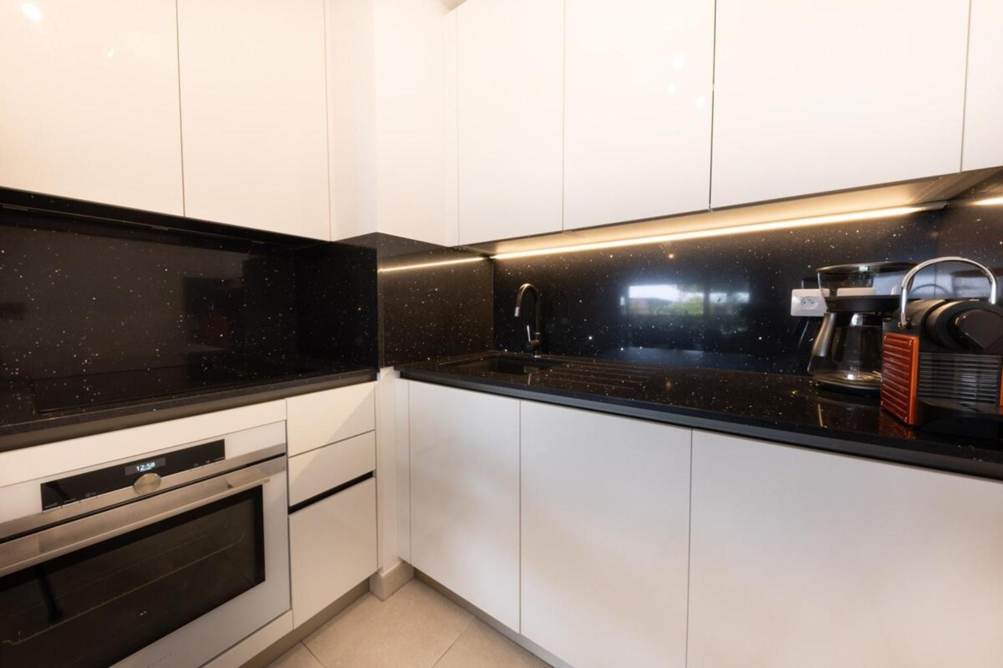 06ah - Superb Waterfront T2 - Swimming Pool *